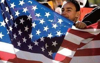 美国一家四口 装智障 40年 骗高额福利  工作人员