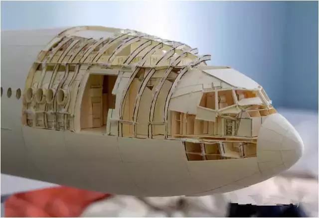 你做的真不叫手工:超仿真波音777纸飞机,折了7年