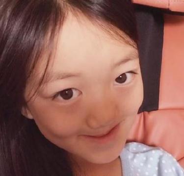 李嫣晒 自拍走红 网络账号李嫣儿super嫣儿遭