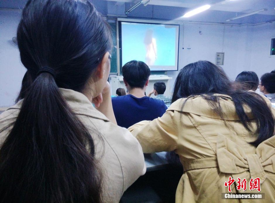 【图】 女老师讲人体器官  画面太露骨不敢看-女