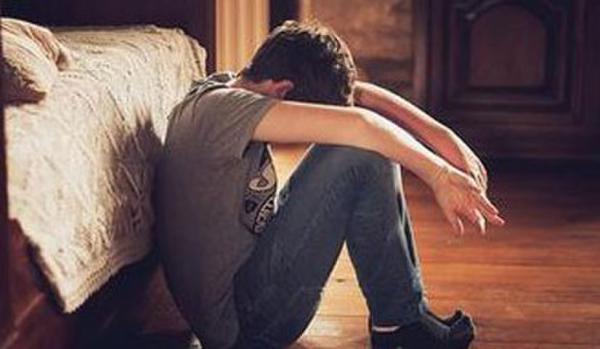 钟情妄想症 自作多情病 奇葩症状认为异性都喜