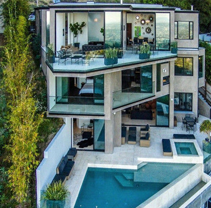 宅男靠玩游戏买豪宅 上传游戏视频总点击率近