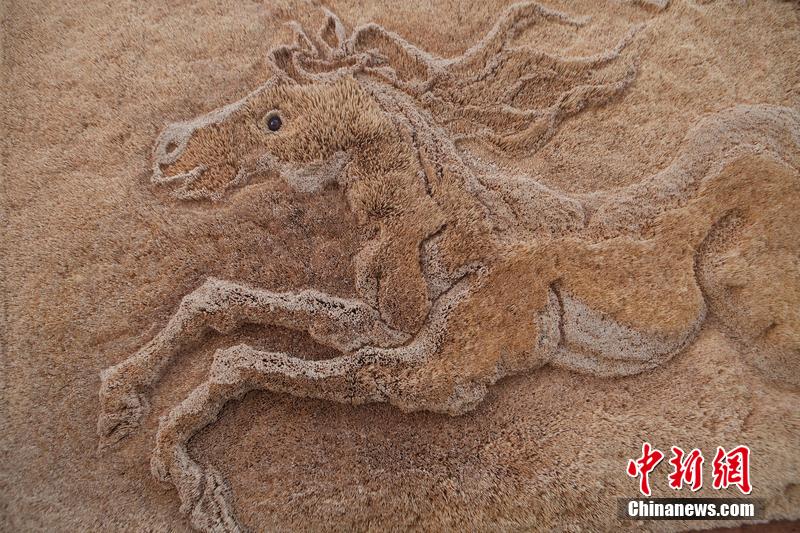  牙签扎出3d奔马 :没有一点手工功底 也敢辞工专