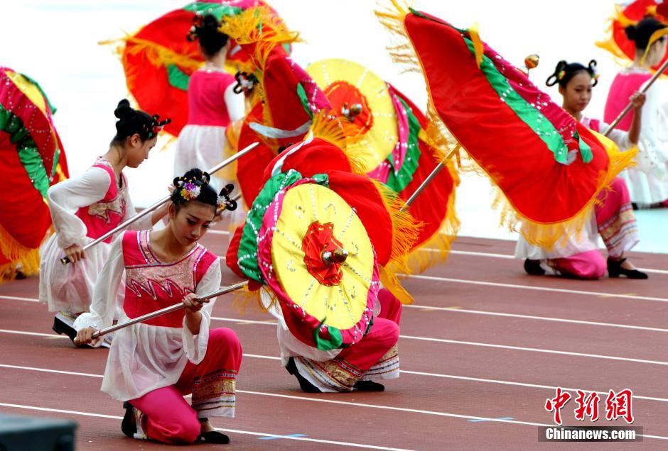 中国首届青运会在福州开幕 暖场演出凸显民俗