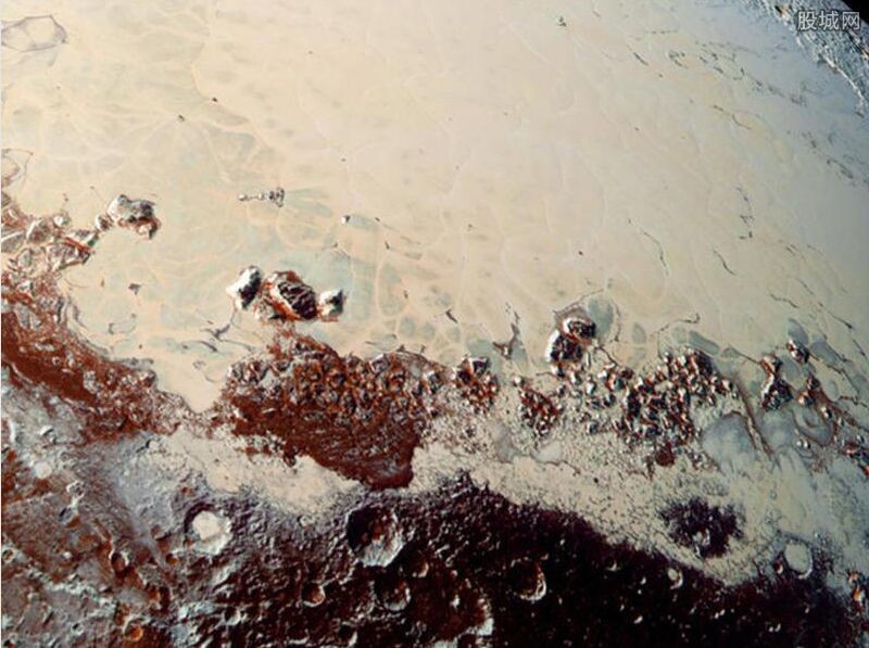 冥王星最新绝美照片 色彩丰富地形多样令人惊