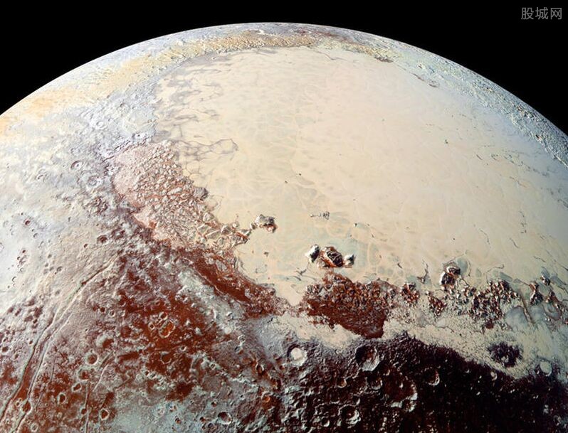 冥王星最新绝美照片 色彩丰富地形多样令人惊