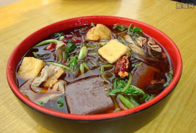  女子手撕准女婿 :穷的喝麻辣烫的汤没有房子就