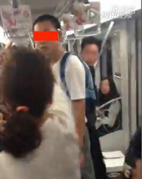 问题上海男子吐痰新闻视频需v问题三个地铁哈密图片