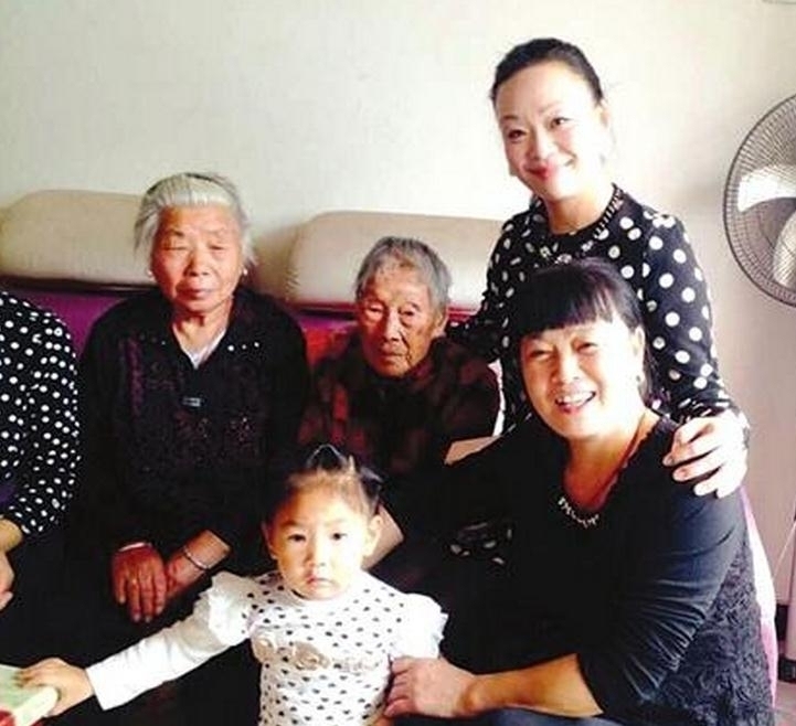  103岁老人打麻将 :盘点世界十大最另类的长寿老