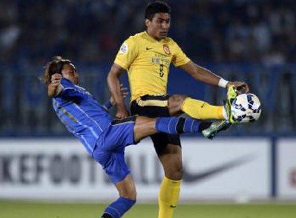  恒大晋级决赛 不辱使命球迷:你们比足球的搬运