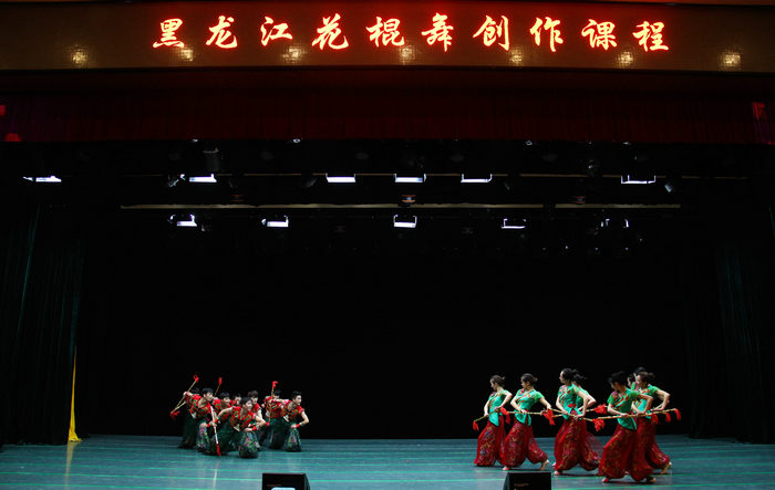 东北网教育频道:东北网石油大学花棍舞喜获优