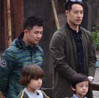  潘玮柏带儿子现身  孩子妈妈引网友猜想-潘玮柏