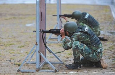 九孔板射击考核.