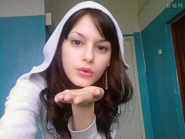 俄男子斩杀18岁妻子 砍头挖内脏真是恐怖