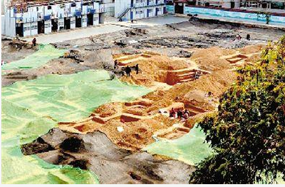 郑州一 小学挖出古墓群  东周唐宋百个墓群十分