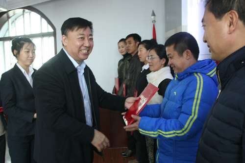 武凤呈在记者节深入鹤岗日报社调研时强调树立