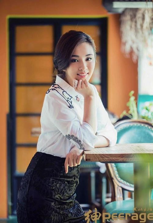 她搞定胡歌后爆红 王晓晨颜值高居然穿衣也美