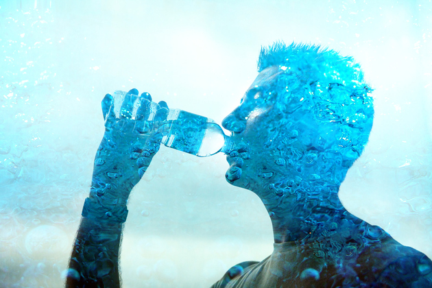  小伙为长寿不喝水 _宝宝积食不喝水_乌鸦喝水