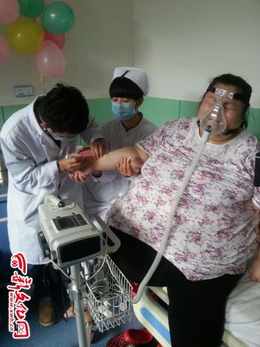 胖成球!488斤女子成中国首胖:一顿撸串百根 灌