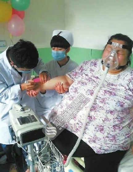 中国首胖单次撸串百根啤酒2箱 31岁女子身高1