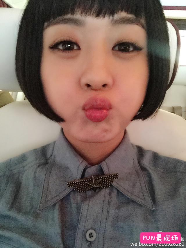 女星自拍照 唐嫣拍这么丑向闺蜜杨幂学习下嘛