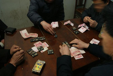 北京地下赌场摆"迷宫" 设20个"安全出口"逃跑