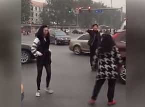  女乘客辱骂的哥 下等人就该被人肉?-辱骂-东