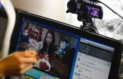 韩国美女直播吃饭每月赚9万多 网友:吃货赚钱