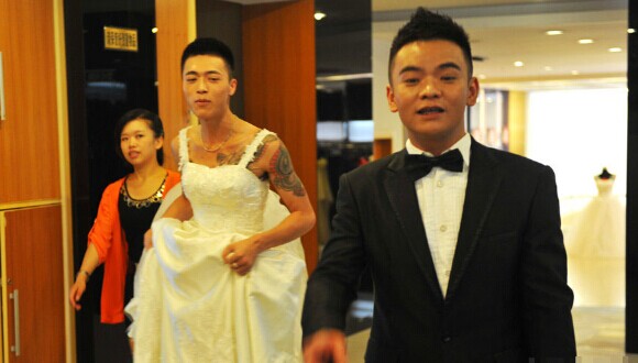 美媒:调查称中国 同性恋群体月薪 是全国平均水