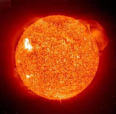 黑洞吃太阳完整过程活久见 场面震撼秒杀科幻