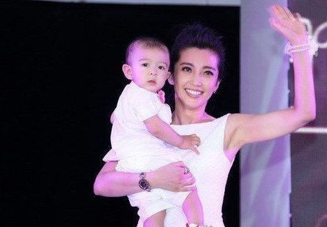 冰冰病倒发高烧 干净空气过敏了?李冰冰年龄造