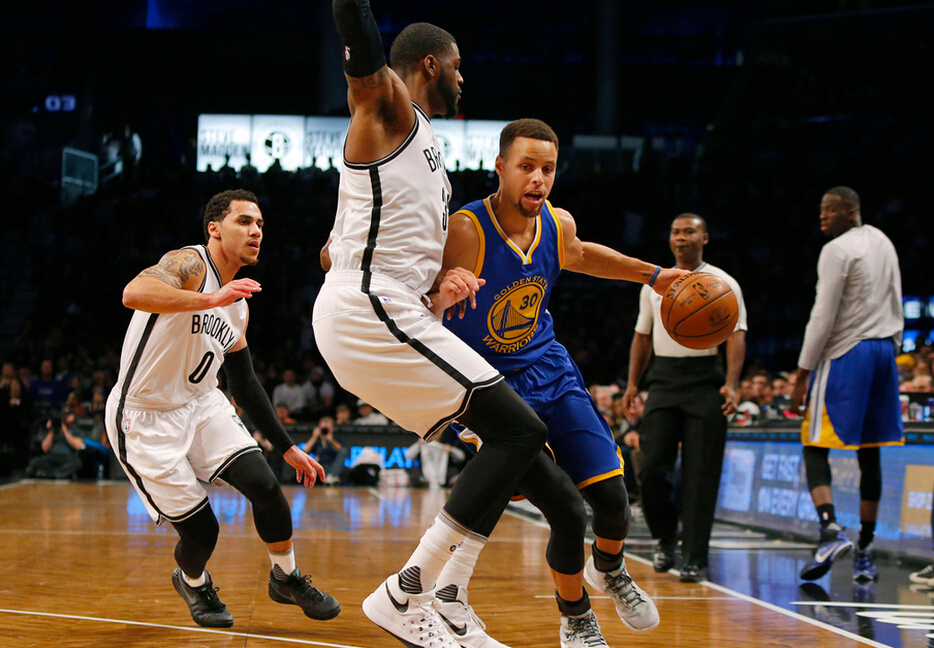 库里5三分轰28+4勇士撕网 追平火箭22连胜历