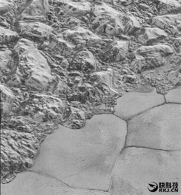 10年甄选冥王星最清晰3张近照:蛮荒震撼-冥王