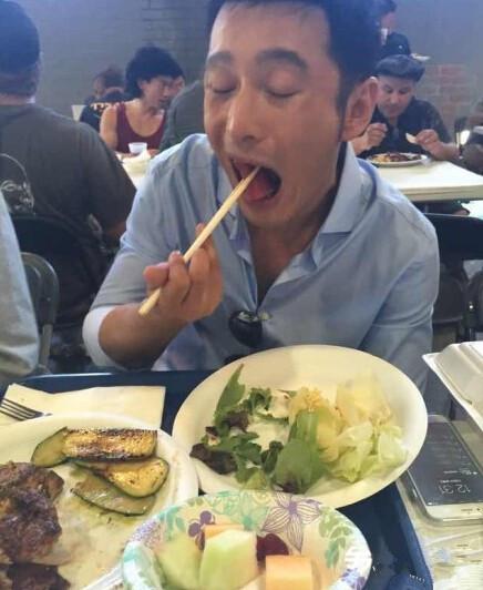 节操碎了一地的男明星雷人照片 第一张惊到我