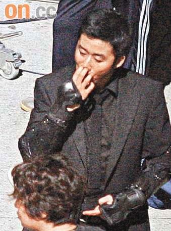 节操碎了一地的男明星雷人照片 第一张惊到我