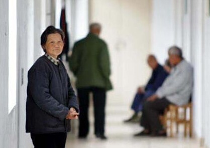  恐怖保姆毒杀老人  恐怖保姆背后的城市之困-