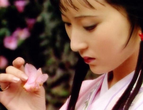 这鼻子美得真是精致 刘亦菲董洁赵薇弱爆了!