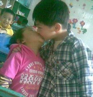  中国人婚恋调查  95后12岁初恋-年龄,报告,调查