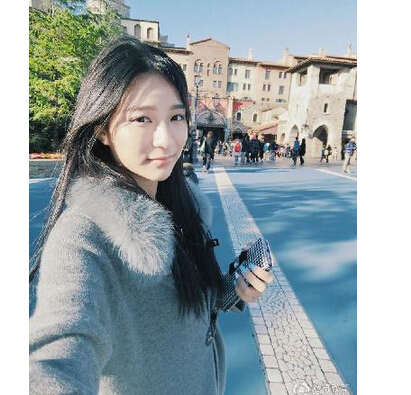  港女生证件照走红  美得人神共愤赛范爷?-工商