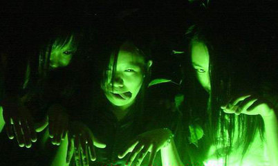 大学生装吊死鬼 玩过头险将自己勒死 不要拿生活开玩笑!(组图)