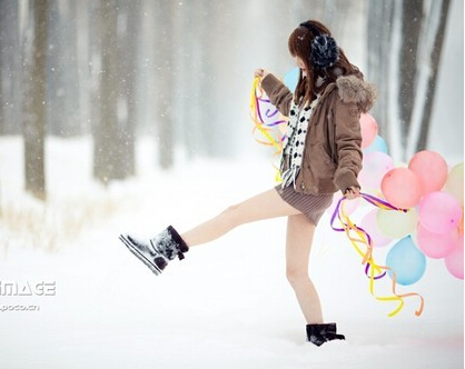  相亲 掉下巴:女子大雪天爱俏 穿短裙相亲  一个喷