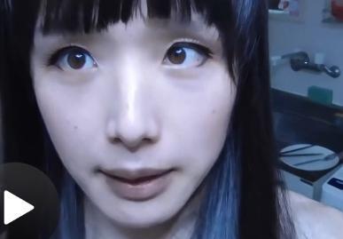 日本齐刘海萌妹直播洗澡,转身时让网友惊呆了