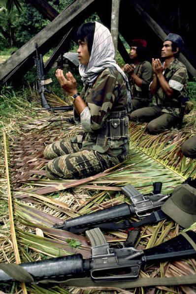 80年代菲律宾:舞女与反政府武装-菲律宾