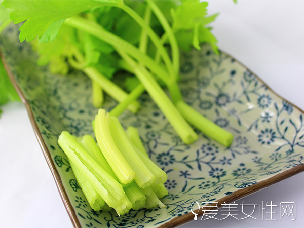 芹菜吃再多也瘦不了 你被