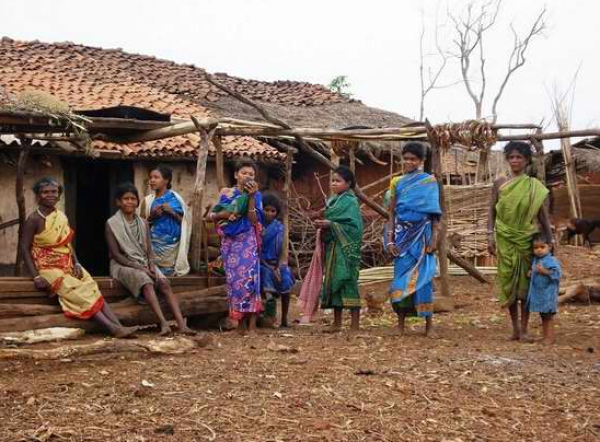 流亡藏民聚居印度拉萨 房屋残破人畜混住-拉