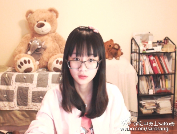 国内眼镜萌妹直播写代码:网友围观膜拜-萌妹|直