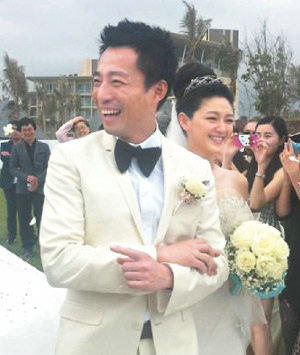 曝王思聪红色豪车 在副驾绣名字引吐槽-王思聪