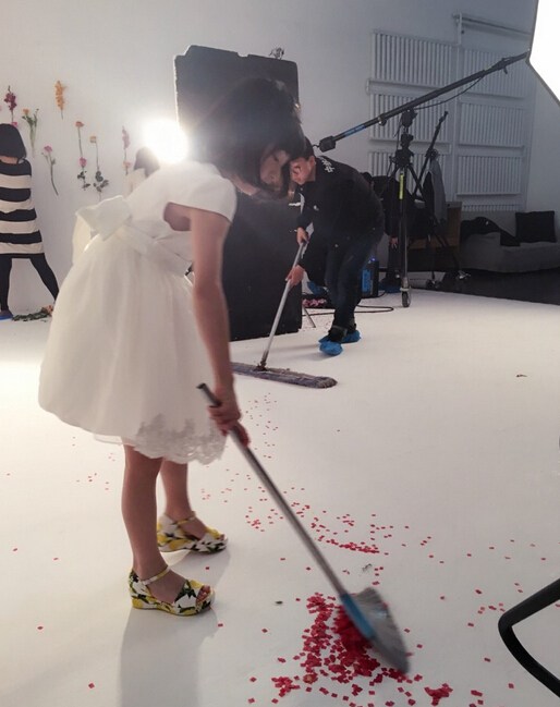 森碟穿白色公主裙拖地 田亮:她想当服务员-森,