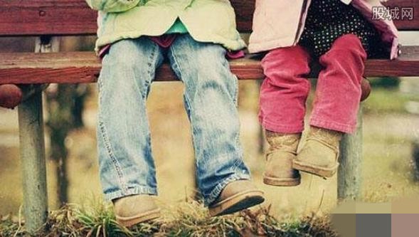  买万元手机送女友  情人节十分大方送礼物给小