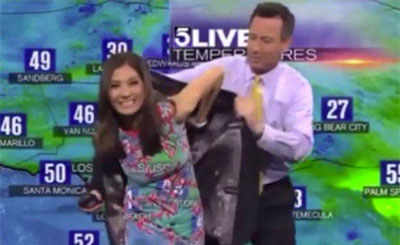  女主播变隐形人  蒙混过关上的电视台?-女主播